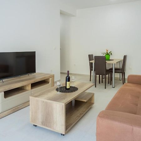 Grejm Lux Family Apartments Petrovac Exteriör bild