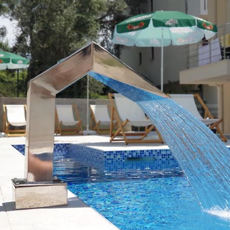 Grejm Lux Family Apartments Petrovac Exteriör bild