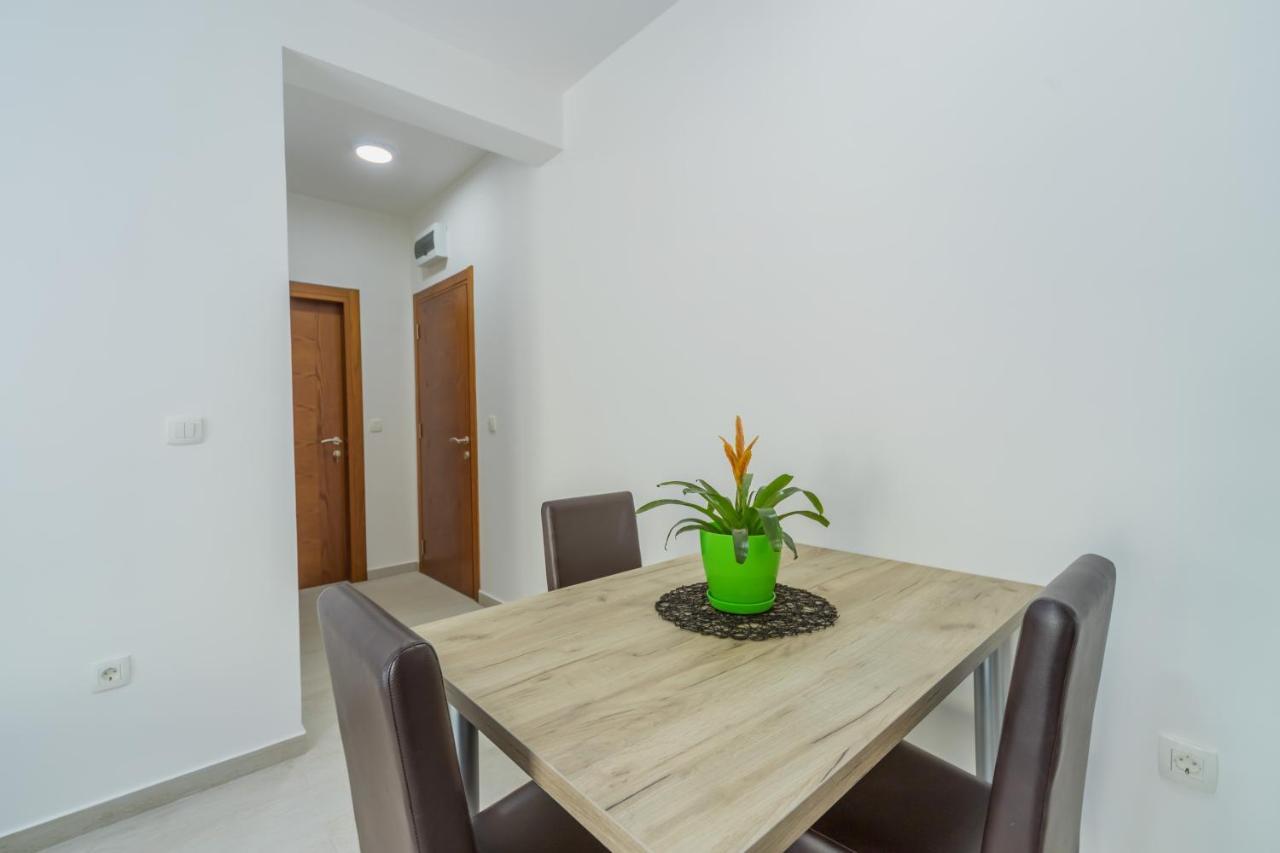 Grejm Lux Family Apartments Petrovac Exteriör bild