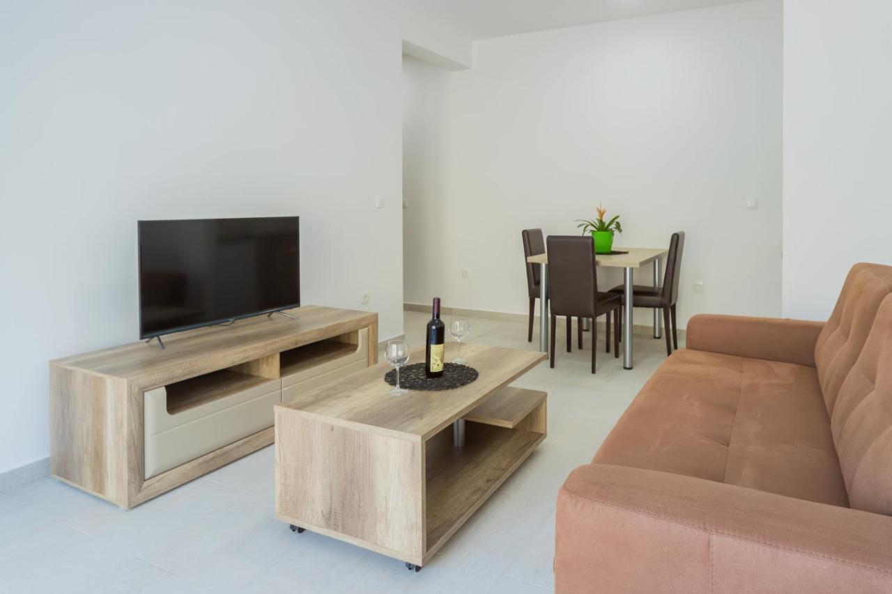 Grejm Lux Family Apartments Petrovac Exteriör bild