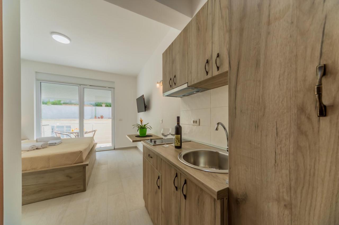 Grejm Lux Family Apartments Petrovac Exteriör bild