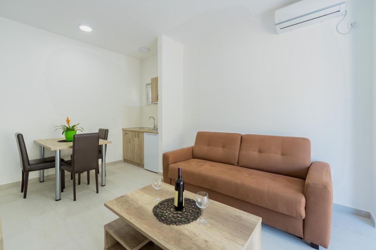 Grejm Lux Family Apartments Petrovac Exteriör bild