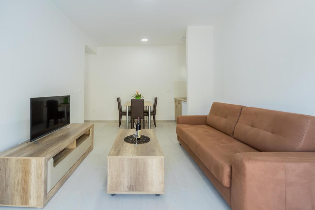 Grejm Lux Family Apartments Petrovac Exteriör bild