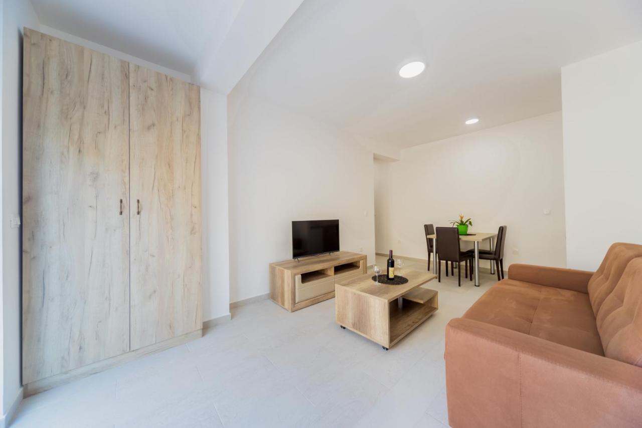 Grejm Lux Family Apartments Petrovac Exteriör bild