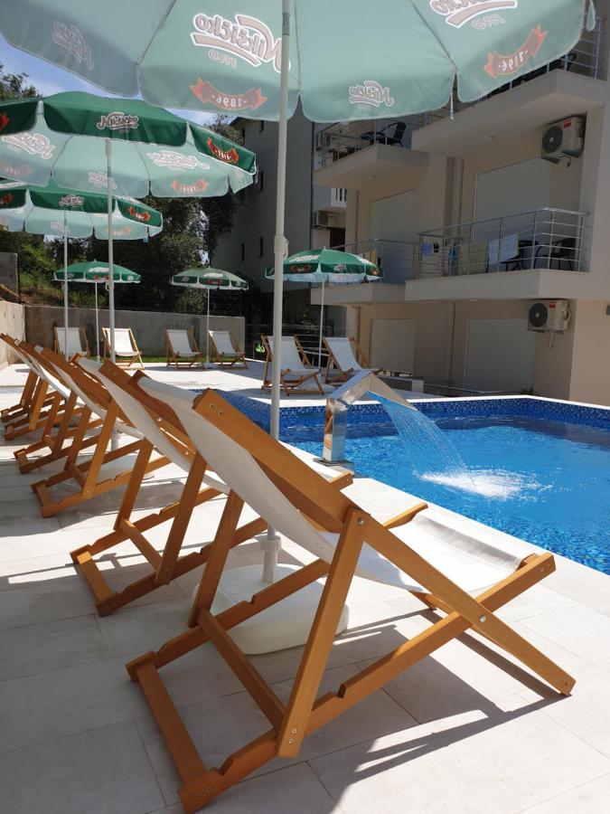 Grejm Lux Family Apartments Petrovac Exteriör bild